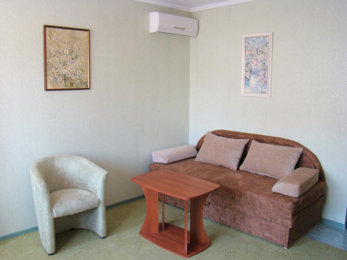 Mini-Hotel In Odessa Yard Kültér fotó